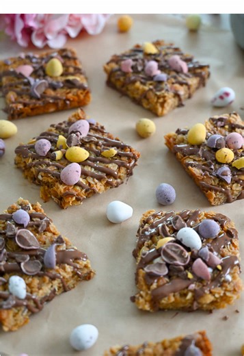 Mini Egg Flapjack Recipe 🐣🍫 Spring is just around the corner, so it would be rude not to celebrate with these gooey mini egg flapjacks 😍 This recipe is such a crowd pleaser, you really need to give it a try! 🙌🏻 Ingredients: 250g gluten free porridge oats 150g dairy free butter 120g light brown sugar 80g golden syrup 100g mini eggs, crushed For the toppings: 100g milk chocolate 50g mini eggs Method: 1. Preheat your oven to 180C. Melt the butter in a saucepan over a medium to low heat and mix