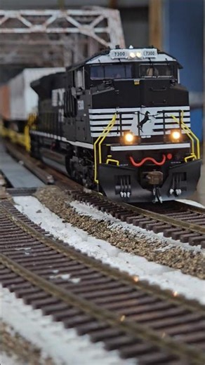 Athearn Genesis HO scale SD70ACU NS #7300
