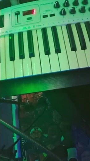 Why I only use a 25-key keyboard #musicproduction #producer