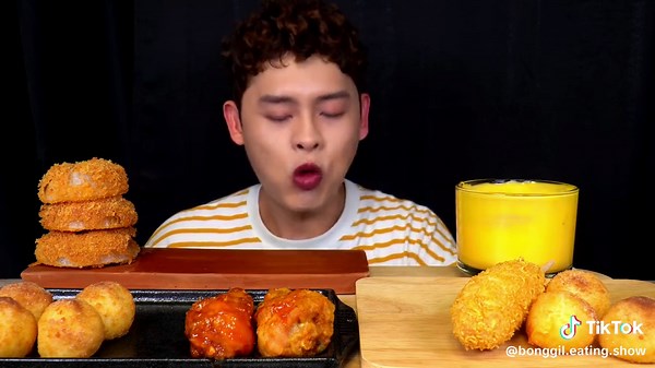 Crispy Corn Dog With Onion Ring Cheese Ball MukBang