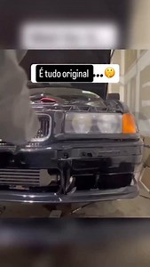🔧 Como funciona o turbocompressor no motor? O turbocompressor é um sistema de indução forçada que aumenta a potência do motor ao comprimir o ar admitido, permitindo que mais oxigênio entre na câmara de combustão. Com mais oxigênio, é possível queimar mais combustível — e isso gera mais energia. 🌀 Componentes principais: Turbina: movida pelos gases de escape do motor. Compressor: comprime o ar de admissão. Eixo central: conecta turbina e compressor. Intercooler: resfria o ar comprimido antes de