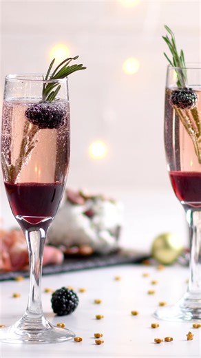 167K views · 685 reactions | Make your NYE sparkle brighter with this Blackberry Sparkler! 壟 Get more drink inspiration by going to the So Yummy Website linked in our bio! | So Yummy | Facebook