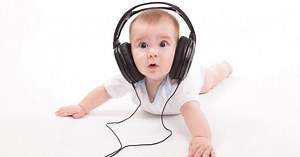 Sunete albe pentru bebeluși: așa vor avea un somn odihnitor