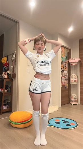 王宸尔Babyslow on Instagram: "このBGMめっちゃ面白い😂🤖🌟 #babyslow #babyslowdance #ai #aiロリータ #doll #dollgirl Movie & Support @evolver_x.jp 🥰🐝🦋 #robot #ダンス #ロボット #popping #ロボットダンス #robotdance #踊ってみた #dancechallenge"