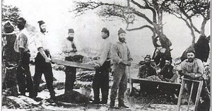 Early Photographs Reveal Daily Life at the Kimberley Diamond Mine in Its Heydays of the Late 19th Century