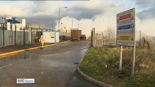 Fire crews are still at the scene of a major blaze which broke out in Belfast docks yesterday. At its height, people living around the area were advised to stay indoors and shut their windows as a huge pall of smoke hung over the city. | More: https://bit.ly/3JpiO6P | RTÉ News