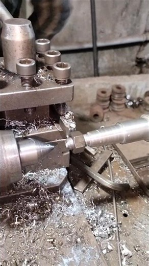 threading opration on lathe machine #automobile #enginiring #cnclathe #machine #lathe #cncturning
