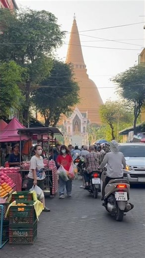 Bangkok to Kanchanaburi 1-Day Excursion Train 🚆 | Stop 1: Phra Pathom Chedi (Nakhon Pathom)