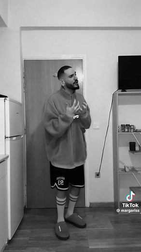 Anche questa e una delle canzoni più famose al mondo la cantata molto bene 💪💪 | Luca Mele