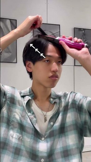 失敗しないセンターパートの作り方！センターパートがうまく決まらない人はこのアイロンの使い方を試してみて。 #メンズヘア #美容師 #ヘアセット #センターパート