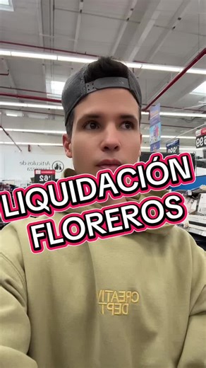 Liquidación de floreros en Walmart Cumbres