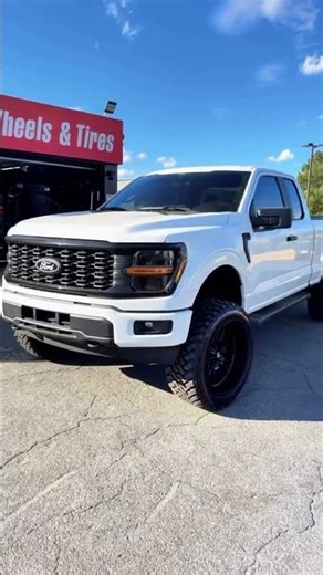 🔥 2024 Ford F150 on 35s 🔥 Clean wide stance setup finished at Road Runner Wheels and