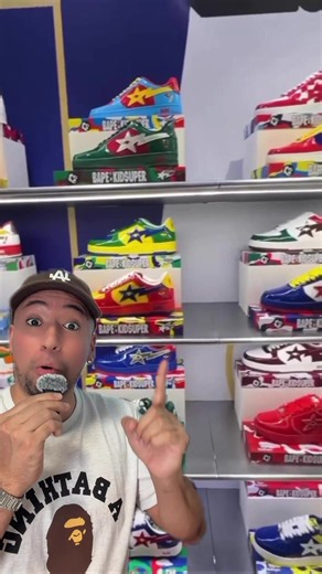 🌍👟 BAPE acaba de hacer algo que Nike y adidas jamás podrían hacer. La marca ha creado 48 BAPE STA diferentes, una para cada país clasificado para el Mundial. Una manera muy curiosa de celebrar uno de los eventos deportivos más importantes del planeta. • • • #BAPESTA #WorldCup2026 #BAPE #Sneakers #footballculture