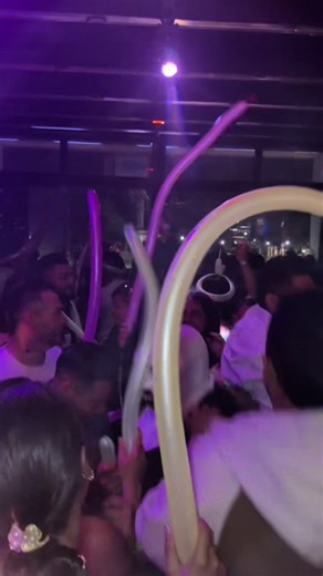 Una noche, mil historias y cero ganas de irse. 🔥🥂 Así se vive una noche en Atrévete. ¿Te atreves? 🖤 #Atrévete #AtréveteDiscoClub #LaFiestaEmpiezaCuandoTeAtreves