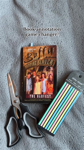 Do you annotate books or mark favourite passages? I’ve tried annotating books in the past but it’s never really worked for me. I also don’t like writing on older books like this one! I’m not sure these sticky strips are a perfect solution but I like it that they’re removable and not a permanent annotation. #booktok #annotatedbooks #stationery