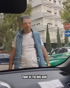 84K views · 430 reactions | Të fortët e “Lux Taxi” kërcënojnë taksixhiun privat: Hiqe makinën nga vendi i taksive se është vendi jonë! Shoferi e ka lenë taksinë e tij në një vend ku lejohet çdo taksi, por nuk është lejuar nga këta shoferë. Ai thotë se ka folur me punonjës të bashkisë dhe ata i kanë thënë të qendrojë, por këta gangstera nuk e lënë. | JOQ Videos | Facebook