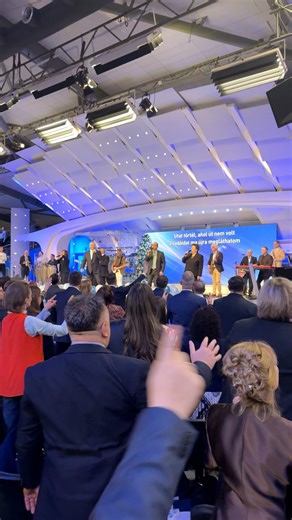 Szilveszteri ünnepi istentisztelet a Hit Parkban🙌🥳🎉 Mindenkinek győztes 2026-os évet kívánunk!😇 | Hit Gyülekezete