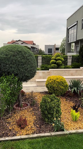 Stunning Garden Design in Modern Residential Area