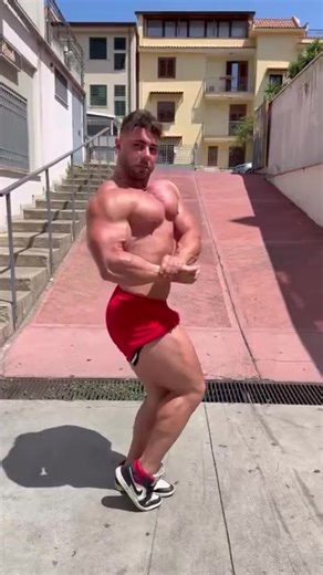 Salvo: Il Bodybuilder Italiano in Azione 💪🏼