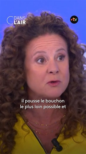 "Poutine n’a jamais caché ses objectifs: récupérer les territoires des ex-républiques soviétiques et inverser la fin de la Guerre froide. Il n’a jamais fait mystère de son intention de tuer l’Otan et l’UE. Sa guerre n’est pas une affaire de territoires". Les explications d'Isabelle Lasserre, correspondante diplomatique "Le Figaro", et de Marion Van Renterghem, grand reporter spécialiste des questions européennes dans #cdanslair. #VladimirPoutine #guerre #ukraine #UE | C dans l'air