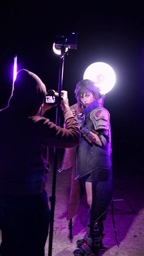 Backstage and painting process of my Vex cosplay from Borderlands 4 💜 The rain and the wind were a challenge with those huge wings! But I'm so happy my friends were there to help on this project @xia.cosplay @tarrercostumesandprops @anto.g.ph @arthur_sayanoff @cyranospictures AD @borderlands @2k #Borderlands4 #Vex #borderlands #borderlandscosplay #vexcosplay | Cinderys - Art and Cosplay