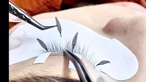 VAVALASH Premade Anime Chunk Lash Extensions,Comic Spire Lashes 0.07 C/D Curl, Matte Black Manga Lash Look Eyelash Extensions,Professional Salon Use Premade Spire Lashes(0.07-C-8-15mm)