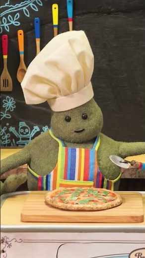 Tiny Chef makes a pizza 🍕 #shorts