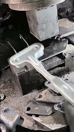 How Industrial Stamping Presses Blank and Punch Sheet Metal