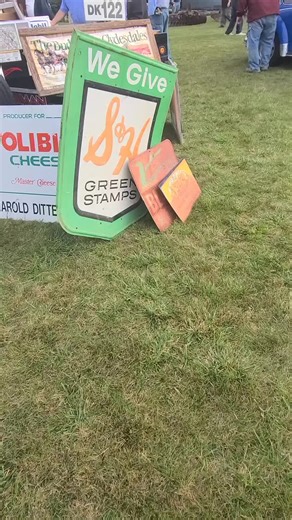 Farm estate auction sale in rural Wisconsin. #farmauction #farminglife #countryliving #estateauction #auction #vintagesign #vintageadvertising