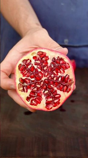 How to Deseed a Pomegranate ￼