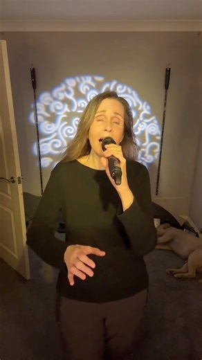 I Fall To Pieces Patsy Cline by #sarahleeentertainer #PatsyCline #ifalltopieces #oldcountrymusic #oldschool | Sarah Lee - Entertainer