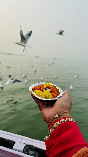 Nithya Suresh | Bandhiye prathi manishi, Bandhalloni baadhaku🙏🏼 This trip to kaasi taught us so many things. It taught us to slow down in life. Whatever... | Instagram