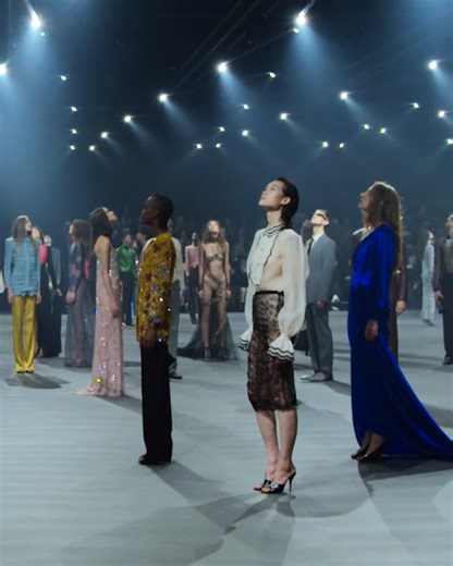 339K views · 6.7K reactions | On his Spring Summer 2026 runway, #AlessandroMichele reveals a collection woven with hope, opening our eyes to the traces of light all around us. Watch Fireflies, the Valentino Spring Summer 2026 collection, revealed in Paris by visiting https://on.valentino.com/valentinofireflies ​ #ValentinoFireflies | Valentino | Facebook