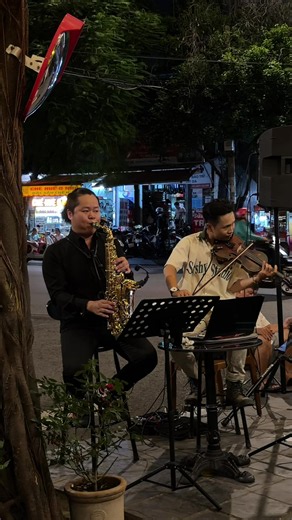 Pov: sang hết cả người khi nghe hoà tấu saxophone & violin bài “999 đoá hoa hồng” #vetnau #saxophone #vetnau_saxophone #violin #quan6