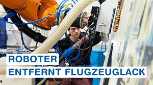 Forschende unserer ZHAW School of Engineering haben einen Roboter entwickelt, der den Lack an Flugzeugen mit Mais entfernt. | ZHAW Zürcher Hochschule für Angewandte Wissenschaften