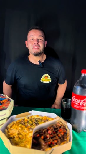 Nonna Pizzas | Jaguarão/RS - Rio Branco/UY on Instagram: "Depois de 11 fecha mês com muito sabor e benefícios incríveis para vocês, vem aí o nosso: FECHA ANO! 🎆🍾🍕 Você faz o seu pedido acima de R$99 e o refrigerante sai por nossa conta! 🤩 Válido de hoje, 28/12 ao dia 30/12. Aproveite e faça seus últimos pedidos de 2025. ❤️"