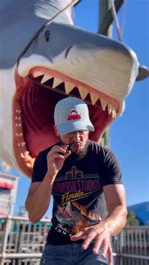“𝐉𝐀𝐖𝐒” 𝐁𝐄𝐀𝐓𝐁𝐎𝐗 🎤🦈 🛥️ @universalorlando @thedailyjaws @magick.kingdom #Jaws #Beatbox #Jaws50thanniversary #Orlando #UniversalStudiosOrlando | Anointed S