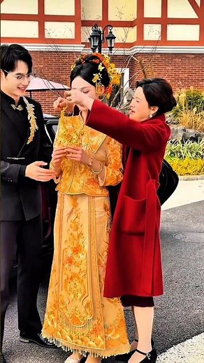 Golden Bride Shining Like a Dream ✨Every Step Filled With Royal Grace 👑A Moment That Feels Truly