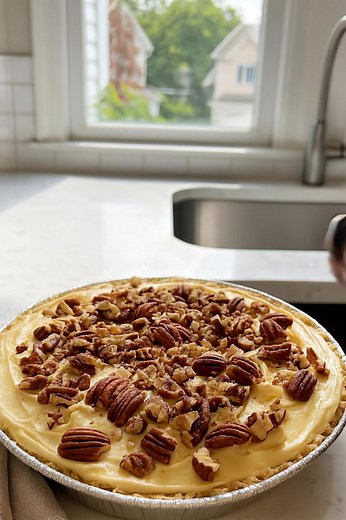 No-Bake Creamy Pecan Pie⭐️⭐️⭐️⭐️⭐️ This easy, indulgent dessert from deesviral takes the flavors of classic pecan pie and turns them into a creamy, no-bake treat. With a buttery crust, rich filling, and sweet pecan topping, it’s perfect for holidays or when you need something impressive without the oven. Ingredients: • 1 pre-made graham cracker or shortbread crust • 1 (8 oz) package cream cheese, softened • 1 cup powdered sugar • 1 tsp vanilla extract • 1 (8 oz) tub whipped topping, thawed • 1 c