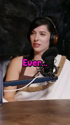 Julia Is Shocked Finding Out How Asmongold Lives 😂