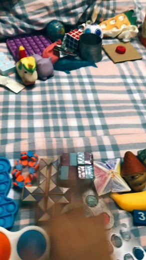 Fidget trading with my mom! #fidgettoys #fidgettrading #fidgets #mom