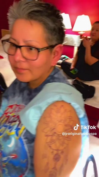 Creative Sunflower Tattoo Design by Traveling Artist