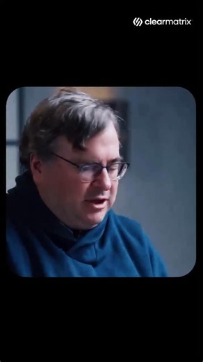 🔥 LinkedIn Founder Reid Hoffman on the Mindset Every Startup Needs One of the hardest parts of building a startup, according to LinkedIn founder Reid Hoffman, is learning how to hold two opposite ideas at the same time. You need persistence and flexibility. You need urgency right now and ambition for the long term. Hoffman explains that founders must operate with a dual lens. You have to focus on what needs to be done immediately while simultaneously holding a vision that feels almost unreasona