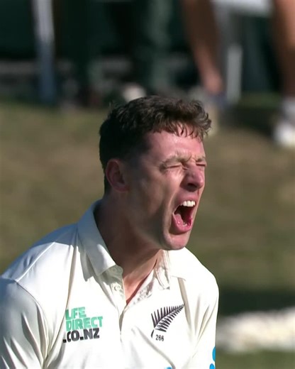 Matt Henry has taken the wicket of Cameron Green - his second of the day! 🔥 Blackcaps v Australia: 2nd Test | LIVE on DUKE and TVNZ 🇳🇿🇦🇺 | DUKE