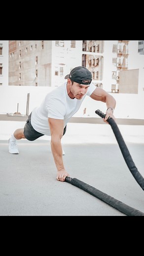 Sam Cushing on Instagram: "Last year I made a commitment to move my body / hit the gym at least 5 days a week, every week, as a part of my New Year’s resolution. Bringing in this new year, I feel stronger than ever. Now time to think of new goals for 2024… what are some of yours?"