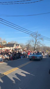 It was such an honor to be the Grand Marshal at the Leipers Fork Christmas Parade! From the beautiful floats to the smiling faces along the route, I couldn’t have asked for a more magical way to kick off the holiday season. Thank you to everyone who made this day so special – wishing you all a Merry Christmas! 🎄 | Kathie Lee Gifford