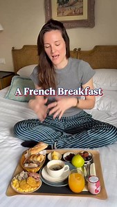 PSA: Breakfast in Paris hits different. When it comes to breakfast (and, if I’m being honest, all food 😂), the French go full out. This decadent breakfast spread immediately transformed my morning (le matin) into a delicious, dreamy moment. What do you eat for breakfast? / 🇫🇷Qu’est-ce que tu manges pour le petit déjeuner ? French breakfast vocab: le petit déjeuner = breakfast 🍽️ le café = coffee ☕ un jus d’orange = orange juice 🍊 une viennoiserie = a breakfast pastry (croissant, pain au cho