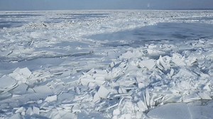 Drone footage captures cracks in ice as frozen Lake Erie melts
