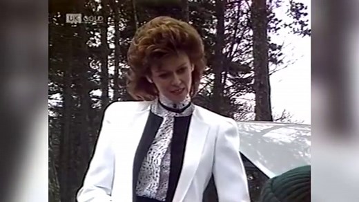 Crossroads: Benny helps Nicola Freeman change her tire