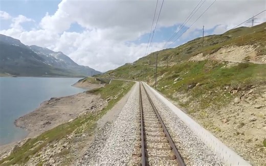 【交通轨道】意大利通往瑞士的绝美山区观光列车